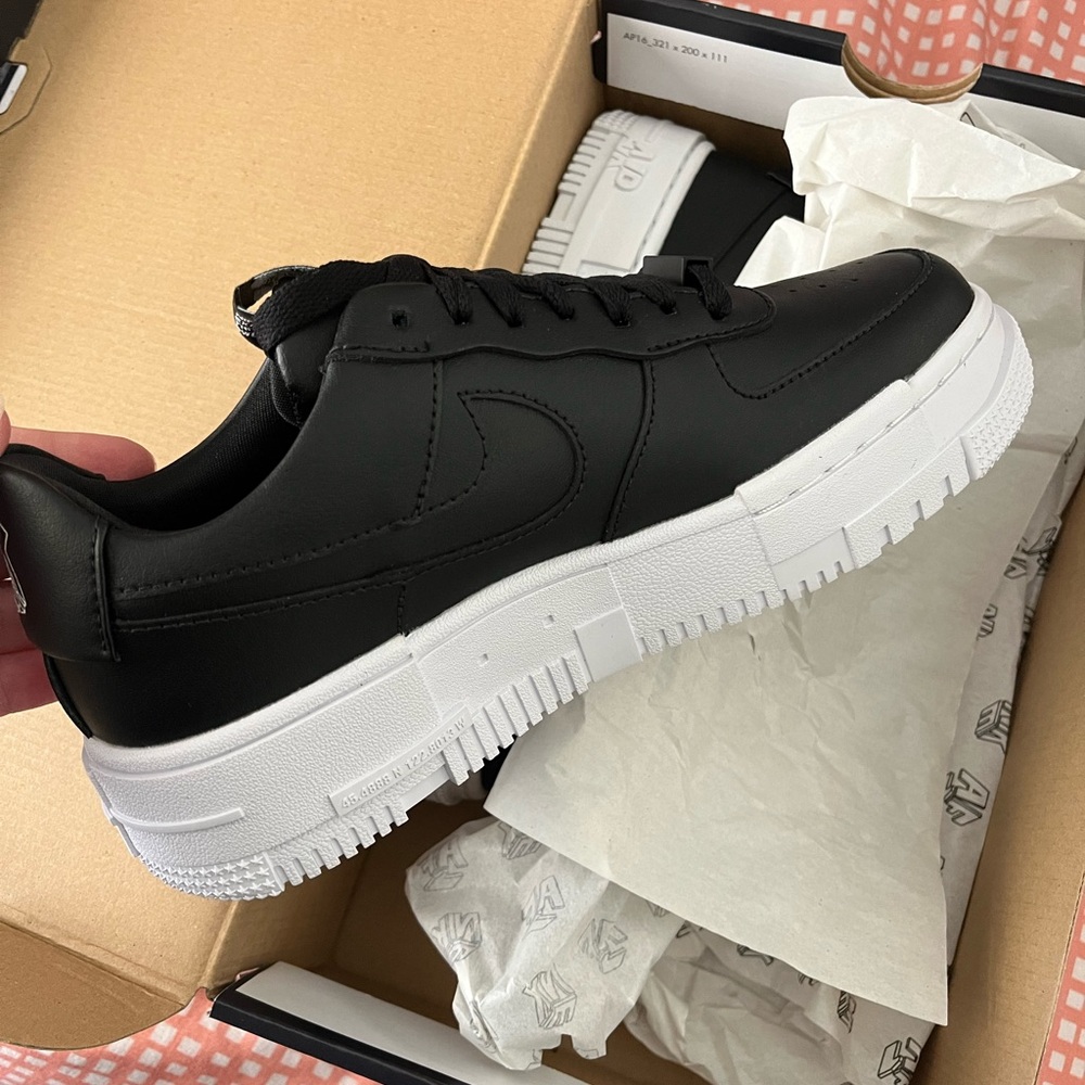 Air Force 1 Black Pixel